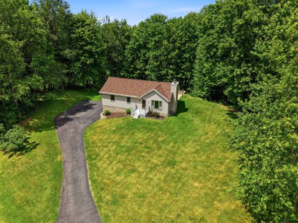 2956 Acre Rd, New Castle, PA 16101-9676