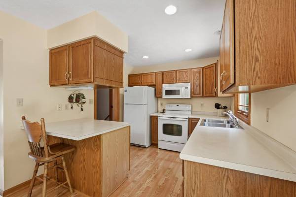 2956 Acre Rd, New Castle, PA 16101-9676