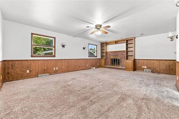 186 Donald Rd, Hermitage, PA 16148