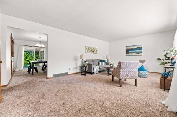 186 Donald Rd, Hermitage, PA 16148-3554