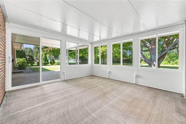 186 Donald Rd, Hermitage, PA 16148