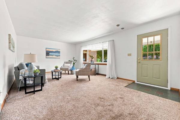186 Donald Rd, Hermitage, PA 16148-3554