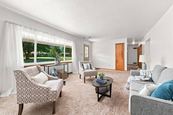 186 Donald Rd, Hermitage, PA 16148-3554