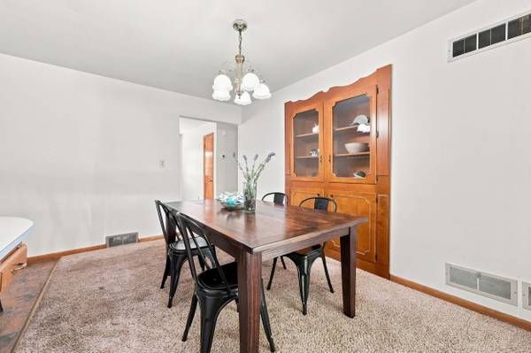 186 Donald Rd, Hermitage, PA 16148-3554