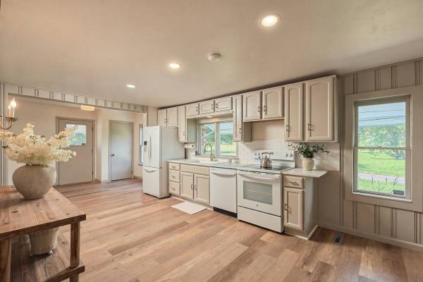 1229 Mohawk School Rd, Edinburg, PA 16116-1113