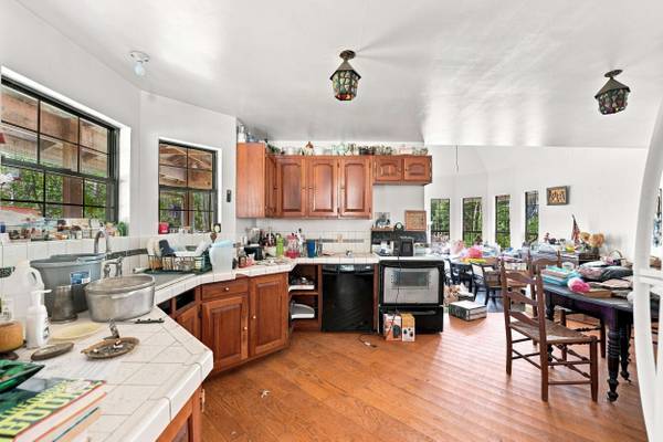 2269 Timber Ln, New Castle, PA 16105-3911