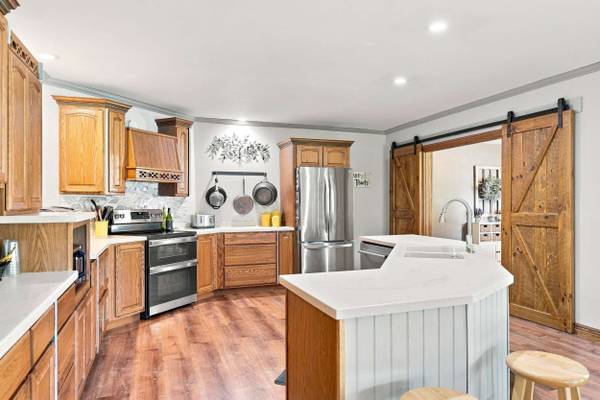 2140 Trout Island Rd, Hermitage, PA 16148-7316