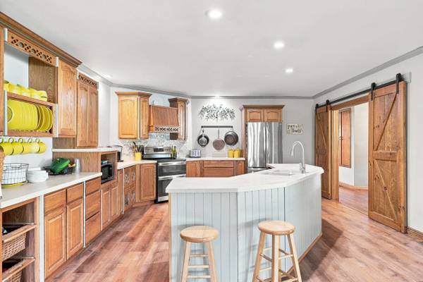 2140 Trout Island Rd, Hermitage, PA 16148-7316