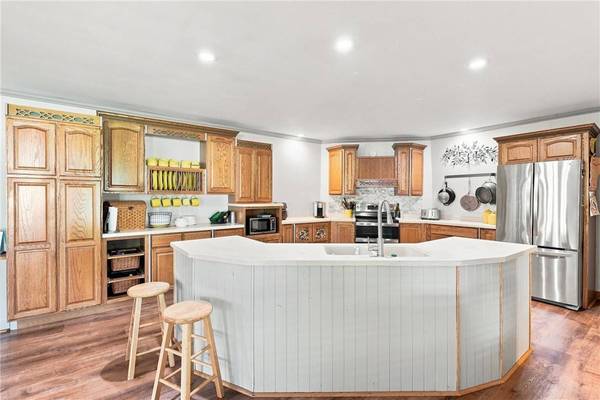 2140 Trout Island Rd, Hermitage, PA 16148