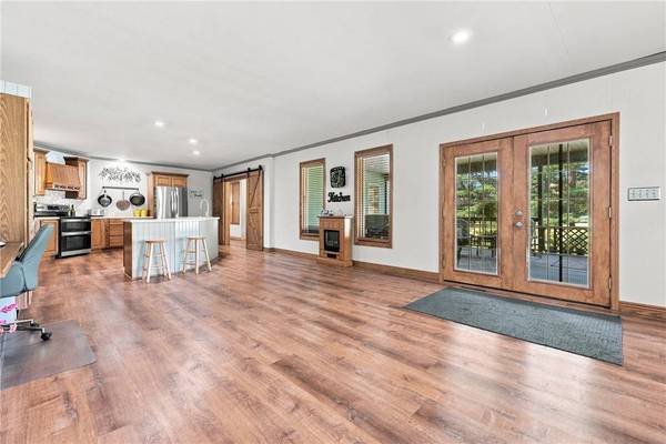 2140 Trout Island Rd, Hermitage, PA 16148