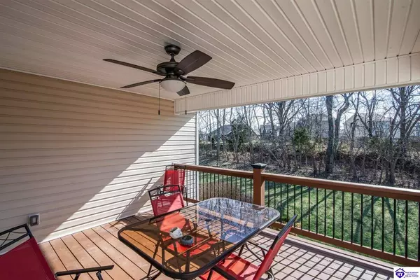 314 Willow Crossing Court, Vine Grove, KY 40175