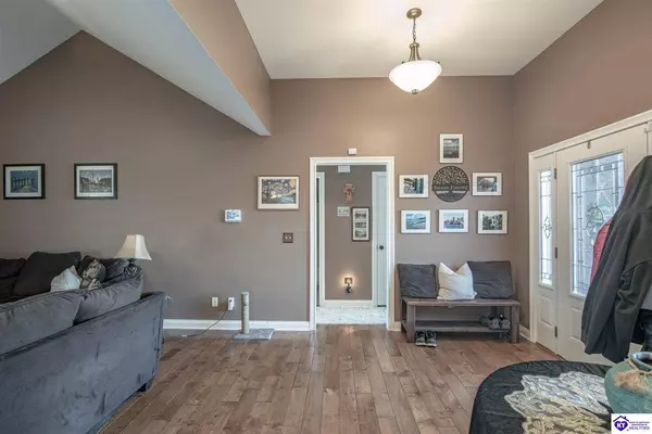 314 Willow Crossing Court, Vine Grove, KY 40175