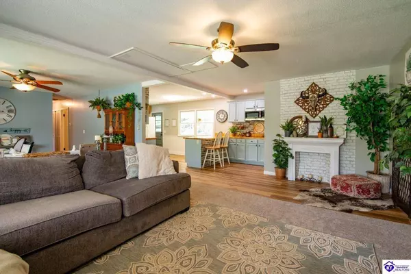 679 Cherrywood Drive, Radcliff, KY 40160