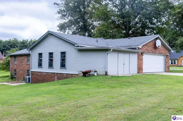 202 S Hillcrest Drive, Vine Grove, KY 40175