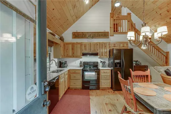 88 Riverwood LN, Ellijay, GA 30536