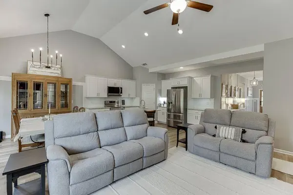 237 Oakwood DR, Commerce, GA 30529