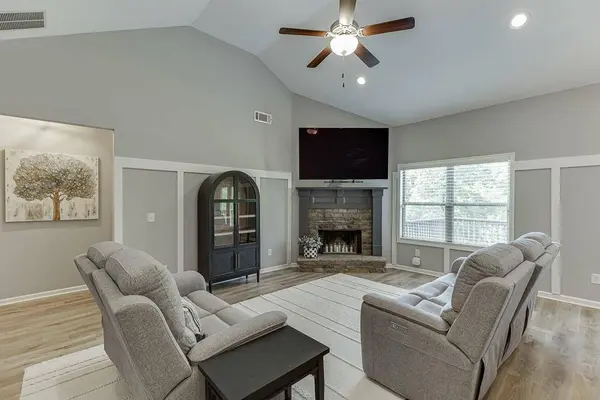 237 Oakwood DR, Commerce, GA 30529