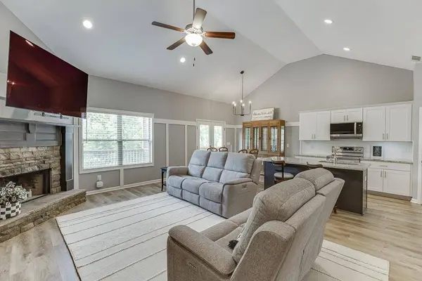 237 Oakwood DR, Commerce, GA 30529