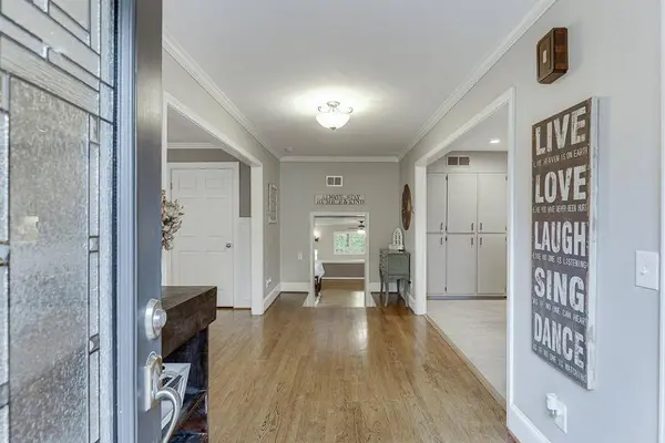 5984 Dolvin LN, Buford, GA 30518