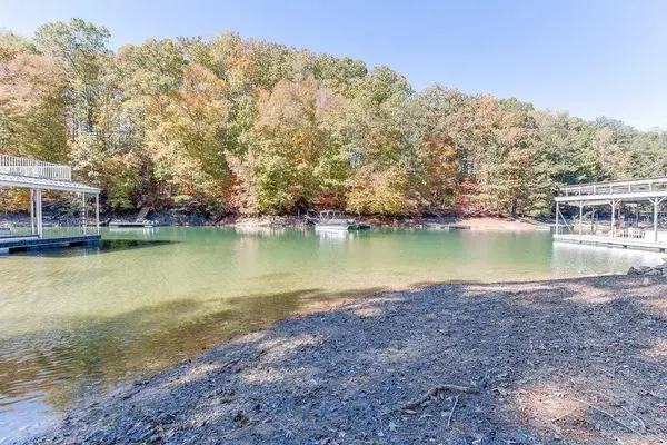 5984 Dolvin LN, Buford, GA 30518