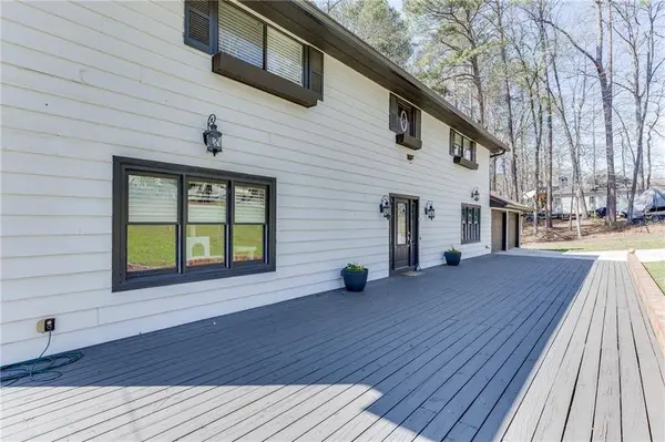 5984 Dolvin LN, Buford, GA 30518