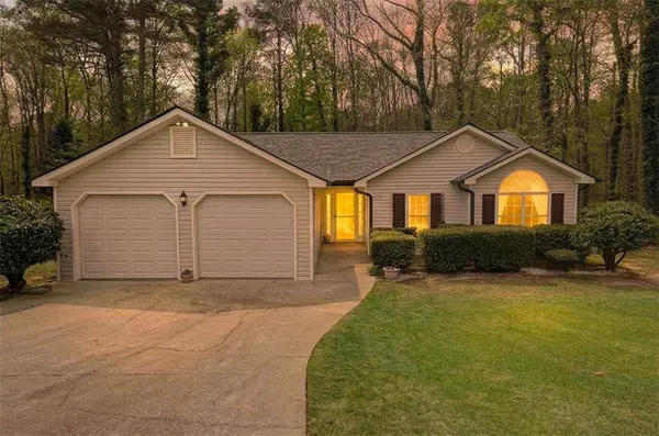 3962 Edgebrook DR, Flowery Branch, GA 30542