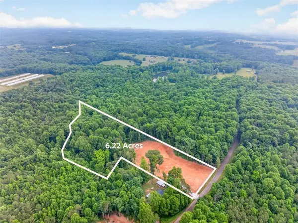 135 Jarrett LN, Gillsville, GA 30543