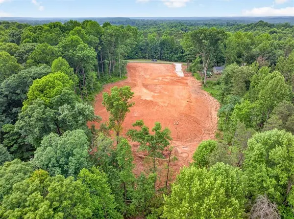 135 Jarrett LN, Gillsville, GA 30543