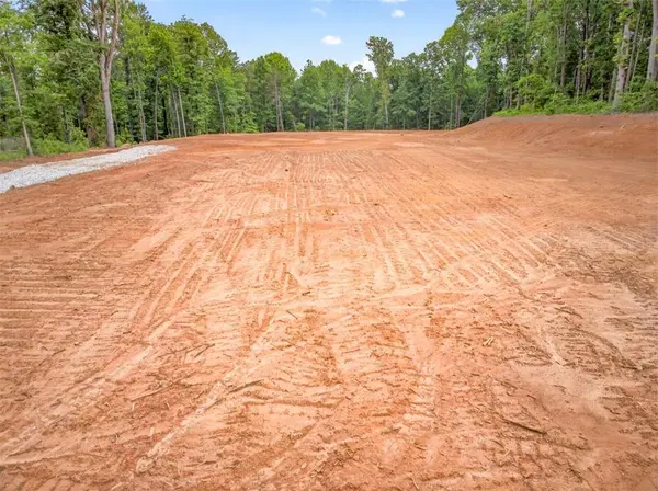 135 Jarrett LN, Gillsville, GA 30543