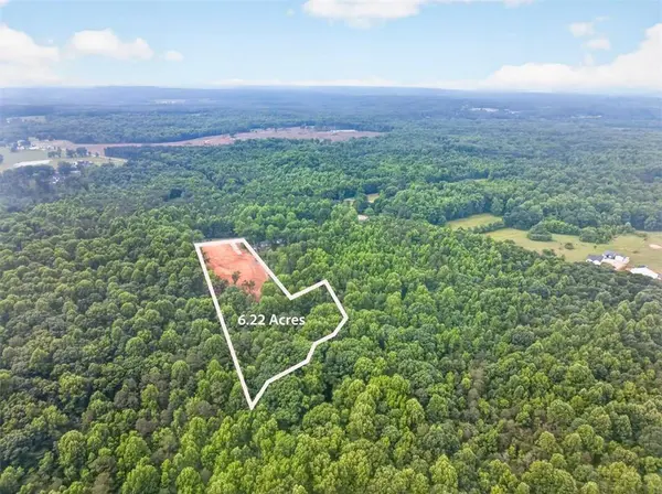 135 Jarrett LN, Gillsville, GA 30543