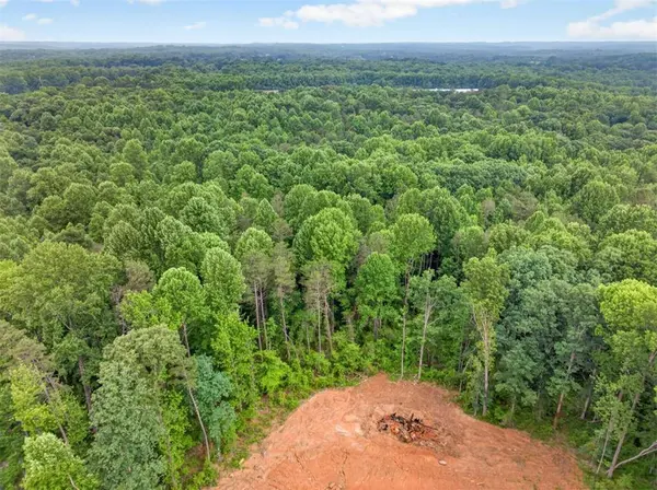 135 Jarrett LN, Gillsville, GA 30543