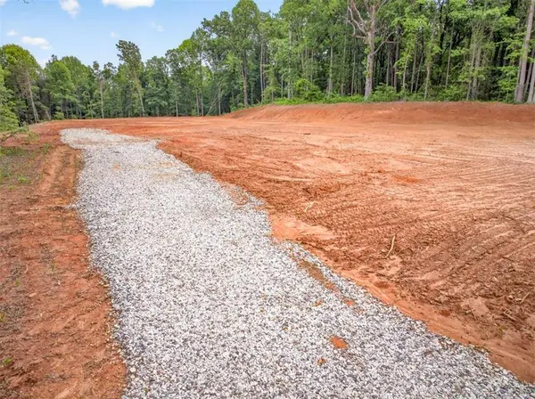 135 Jarrett LN, Gillsville, GA 30543