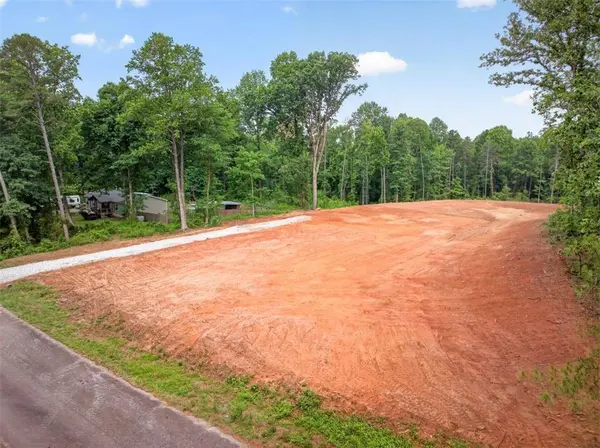 135 Jarrett LN, Gillsville, GA 30543