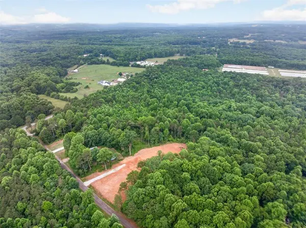 135 Jarrett LN, Gillsville, GA 30543