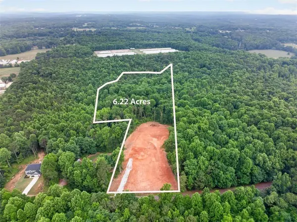 135 Jarrett LN, Gillsville, GA 30543