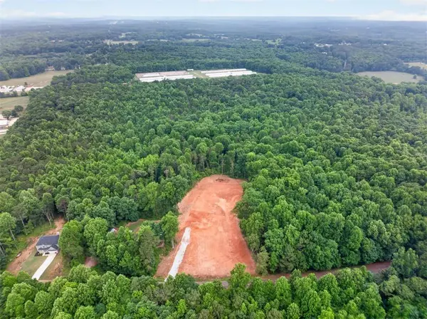 135 Jarrett LN, Gillsville, GA 30543