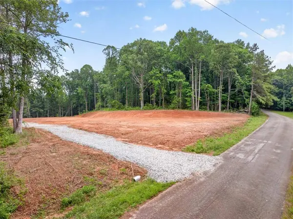 135 Jarrett LN, Gillsville, GA 30543