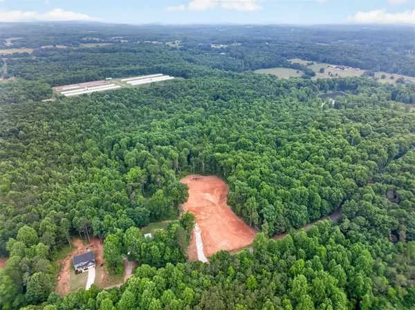 135 Jarrett LN, Gillsville, GA 30543