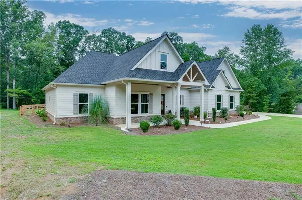 1077 Riverstone DR, Social Circle, GA 30025