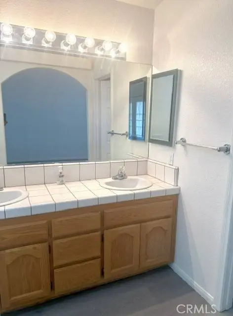 17980 Lakeview, Victorville, CA 92395