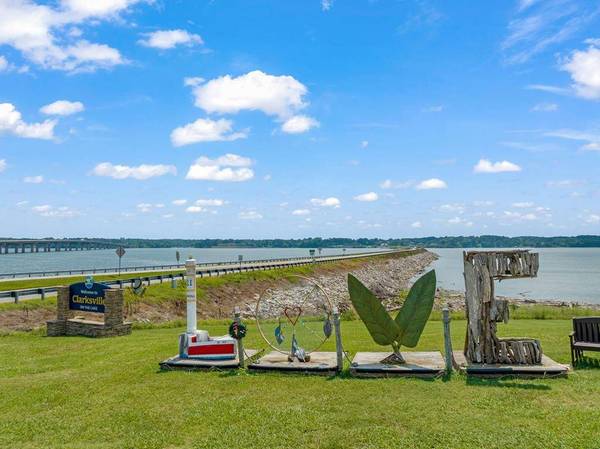 821 Lake Point Drive, Clarksville, VA 23927