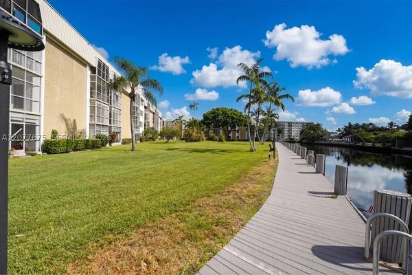 2970 NE 16th Ave #214, Oakland Park, FL 33334
