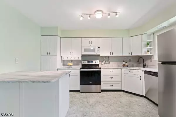 5 Alpine Ct, Hillsborough Twp., NJ 08844