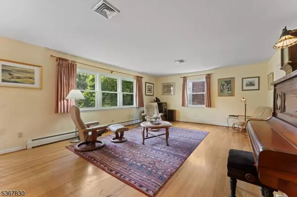 179 N Middaugh St, Somerville Boro, NJ 08876