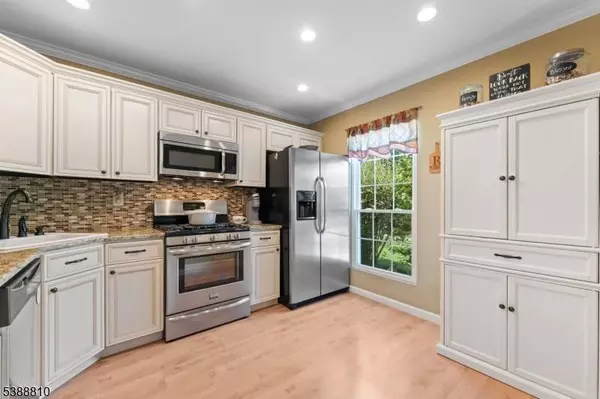 203 Red Crest Ln, Branchburg Twp., NJ 08876