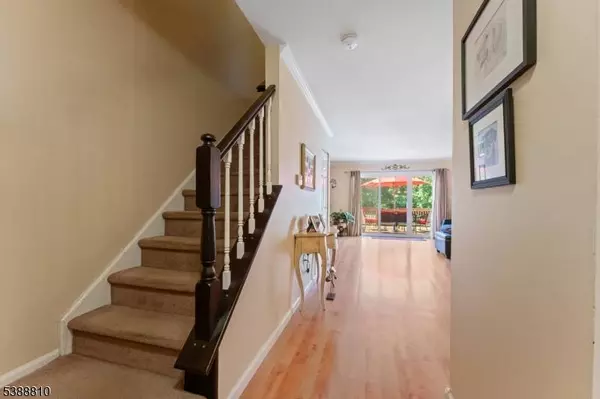 203 Red Crest Ln, Branchburg Twp., NJ 08876