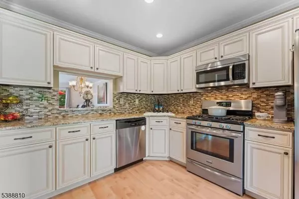 203 Red Crest Ln, Branchburg Twp., NJ 08876