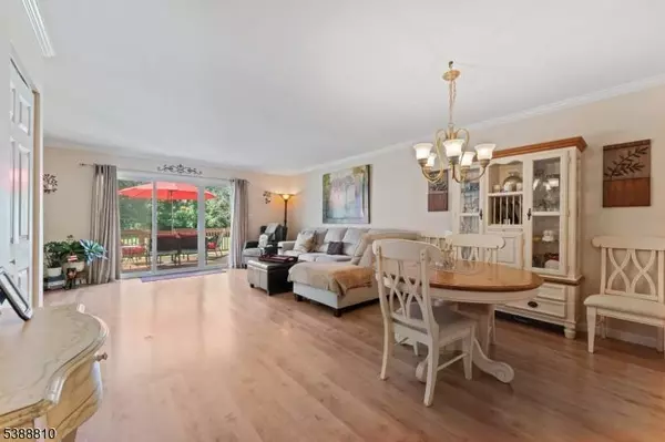 203 Red Crest Ln, Branchburg Twp., NJ 08876