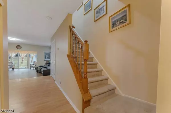 403 Red Crest Ln, Branchburg Twp., NJ 08876