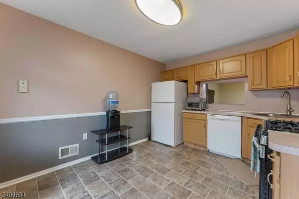 403 Red Crest Ln, Branchburg Twp., NJ 08876